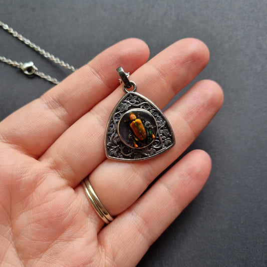Sagra longicollis Beetle pendant
